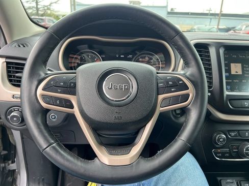 Used 2018 Jeep Cherokee Limited FWD image 18