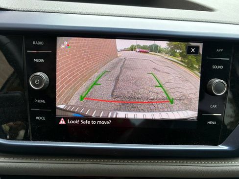 Used 2024 Volkswagen Taos SE AWD/4WD image 33