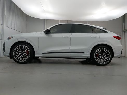 Used 2025 Audi SQ5 Prestige AWD/4WD image 2
