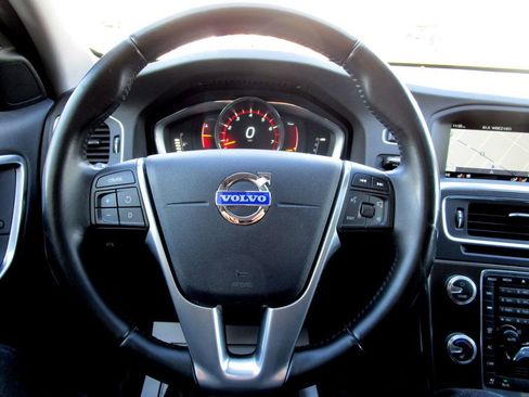 Used 2015 Volvo V60 T5 Cross Country w/ Convenience Package image 20