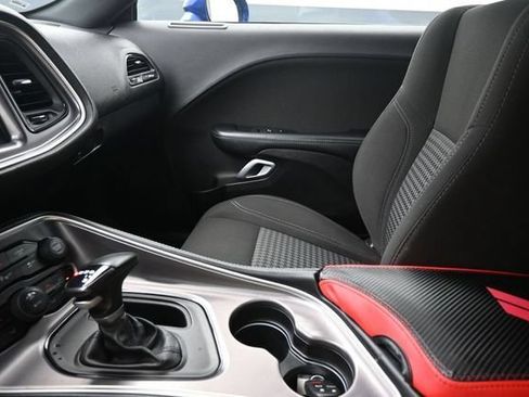 Used 2021 Dodge Challenger SXT w/ Driver Convenience Group RWD image 13