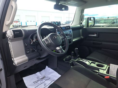 Used 2014 Toyota FJ Cruiser 4WD w/ Convenience Package image 15