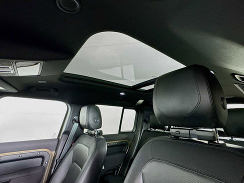 Used 2023 Land Rover Defender 110 X-Dynamic SE image 12