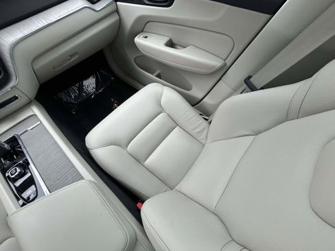 Certified 2024 Volvo XC60 B5 Plus w/ Climate Package AWD/4WD image 16
