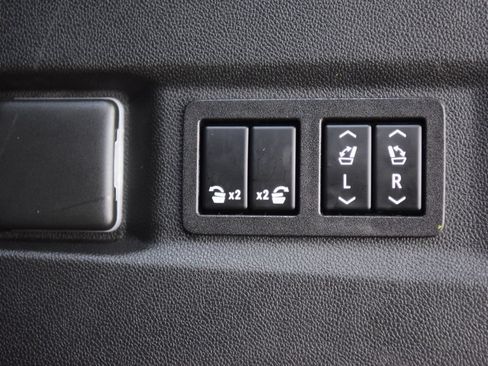 Used 2023 Chevrolet Tahoe High Country AWD/4WD image 23