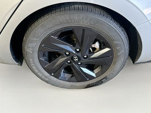 Used 2023 Hyundai Elantra SEL image 11