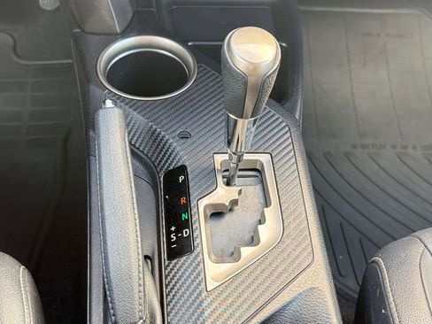 Used 2015 Toyota RAV4 Limited image 19