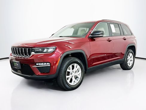 Used 2023 Jeep Grand Cherokee Limited AWD/4WD image 3