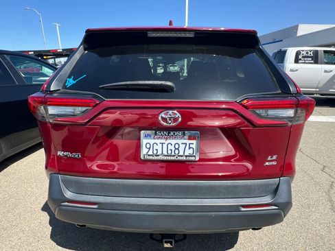 Used 2021 Toyota RAV4 LE image 5