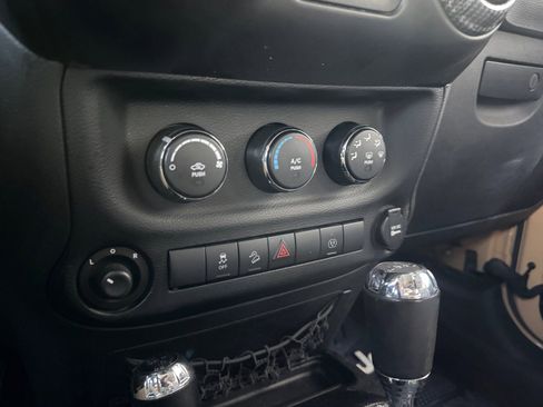 Used 2014 Jeep Wrangler Unlimited Sahara image 23