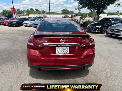 Used 2017 Nissan Altima 2.5 SR w/ Midnight Edition Package FWD image 7