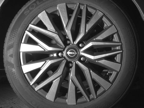 Used 2025 Nissan Altima 2.5 SV FWD image 14