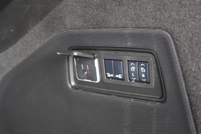 Used 2025 Cadillac Escalade ESV Sport Platinum w/ LPO, Floor Liner Package AWD/4WD image 6
