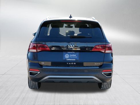 Certified 2022 Volkswagen Taos SE image 6