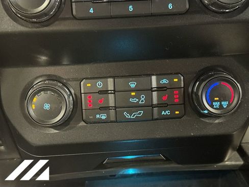 Used 2019 Ford F150 XLT w/ Equipment Group 302A Luxury AWD/4WD image 18