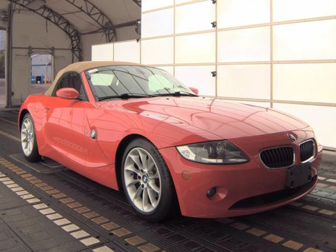 Used 2005 BMW Z4 2.5i image 4