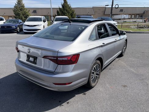 Used 2021 Volkswagen Jetta SE image 4