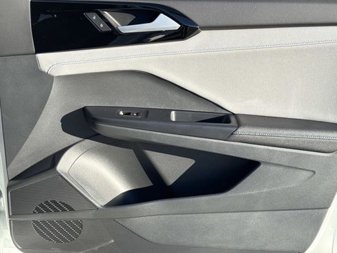 Used 2024 Volkswagen Taos SE image 18