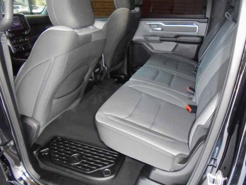 Used 2022 RAM 1500 Big Horn AWD/4WD image 9