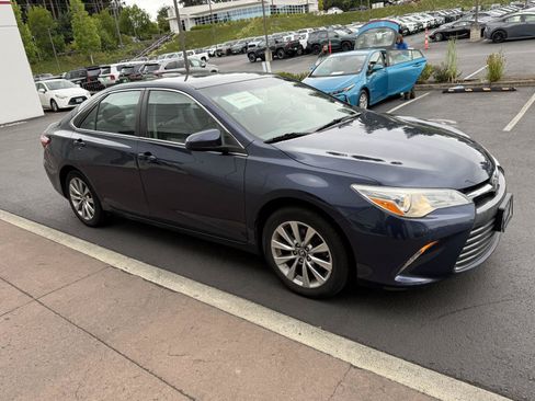 Used 2017 Toyota Camry XLE FWD image 13
