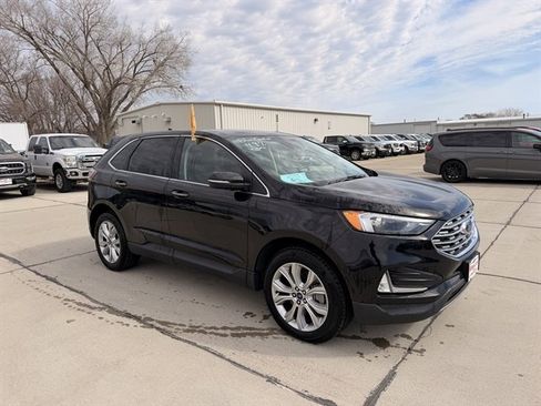 Certified 2022 Ford Edge Titanium image 1