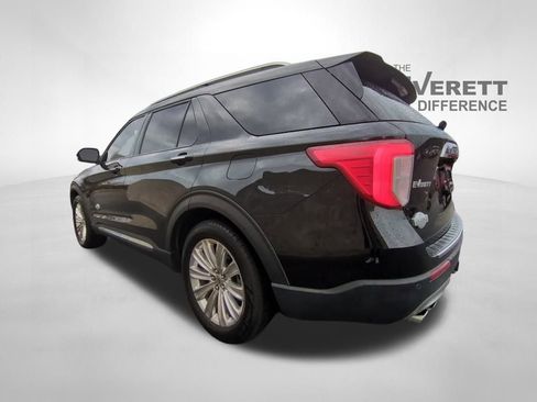 Used 2022 Ford Explorer King Ranch w/ Premium Technology Package image 5