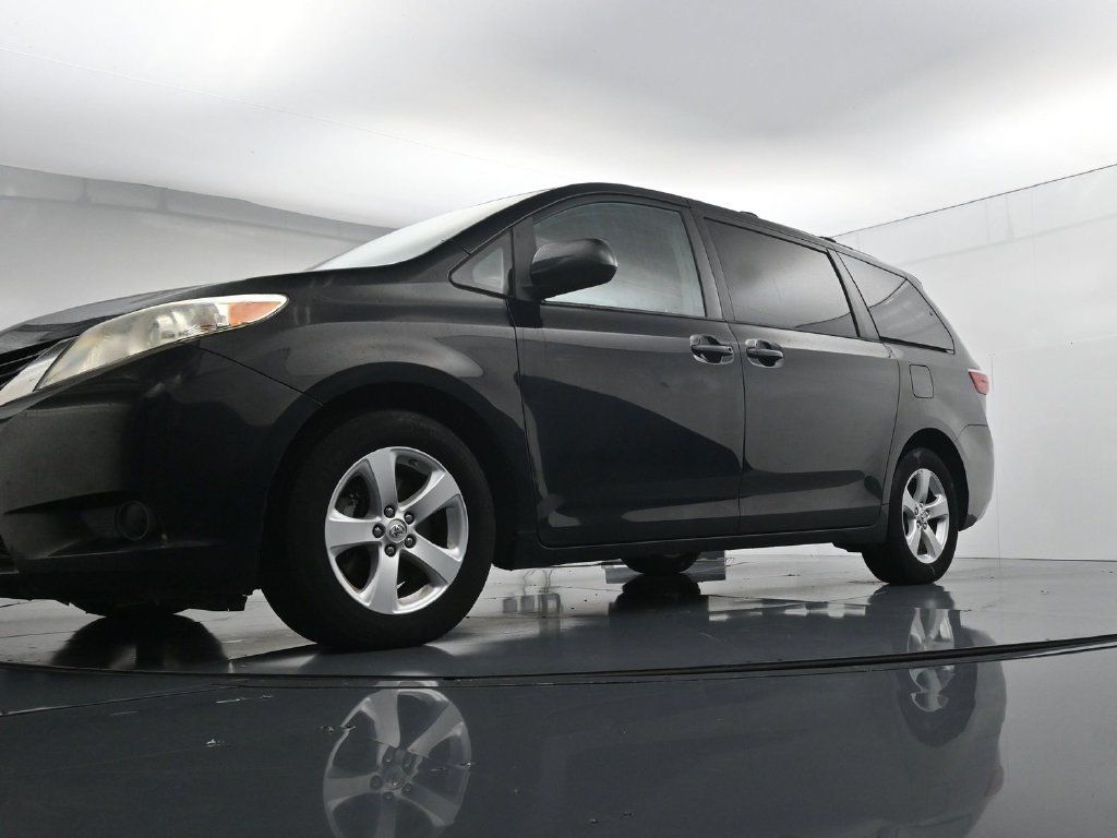 Used 2017 Toyota Sienna LE FWD image 33