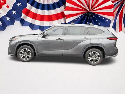 Used 2022 Toyota Highlander XLE FWD image 24