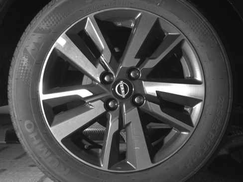 Used 2025 Nissan Versa SV FWD image 18