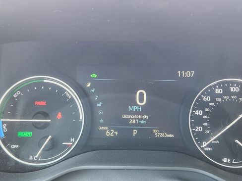 Used 2023 Toyota Sienna Limited image 21