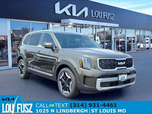 Used 2024 Kia Telluride EX w/ EX Captain's Chair Package FWD image 1