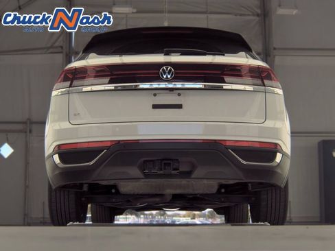 Used 2025 Volkswagen Atlas Cross Sport SE FWD image 3