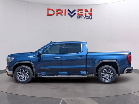 Used 2023 GMC Sierra 1500 SLT image 2