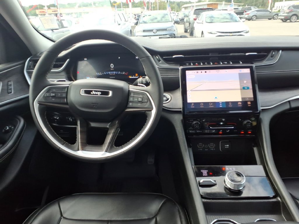 Used 2023 Jeep Grand Cherokee L Limited AWD/4WD image 16