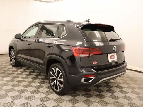 Used 2024 Volkswagen Taos SE FWD image 3