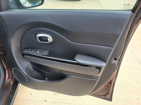 Used 2017 Kia Soul + FWD image 6