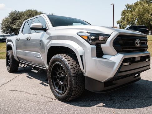 Certified 2026 Toyota Tacoma SR5 AWD/4WD image 10