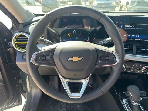 New 2026 Chevrolet Trax LT w/ Driver Confidence Package FWD image 6