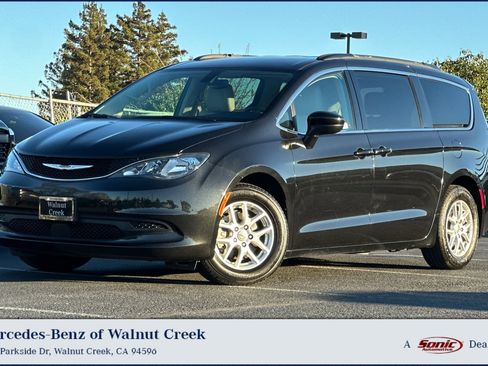 Used 2021 Chrysler Voyager Lxi image 1