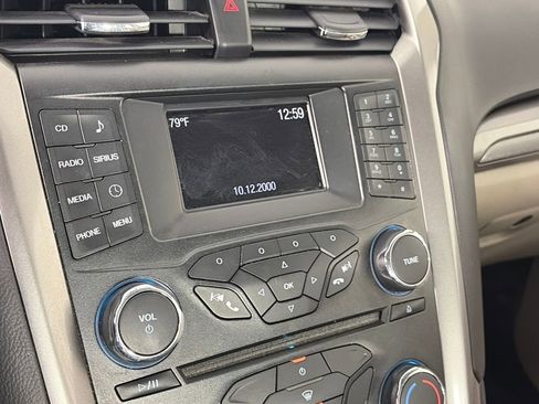 Used 2018 Ford Fusion SE image 19