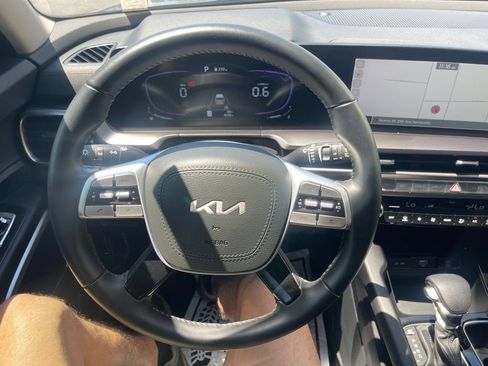 Used 2025 Kia Telluride LX FWD image 14