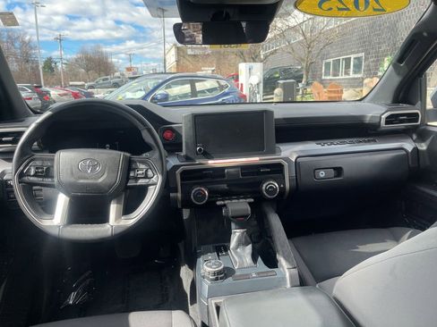 Used 2025 Toyota Tacoma TRD Off-Road image 11