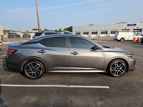 Used 2024 Nissan Sentra SR w/ SR Premium Package FWD image 7