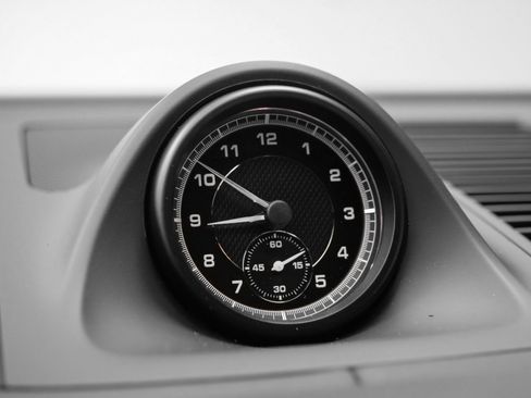 Used 2025 Porsche Macan image 38