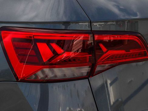 Used 2022 Volkswagen Taos SEL w/ Panoramic Sunroof Package image 9