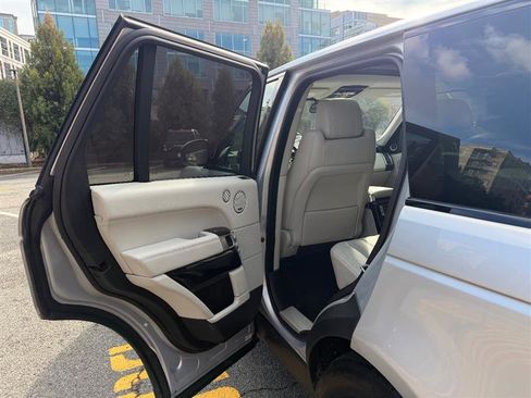 Used 2014 Land Rover Range Rover HSE image 26