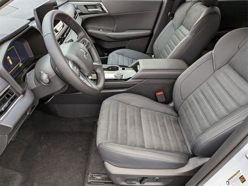 New 2026 Mitsubishi Outlander LE image 10