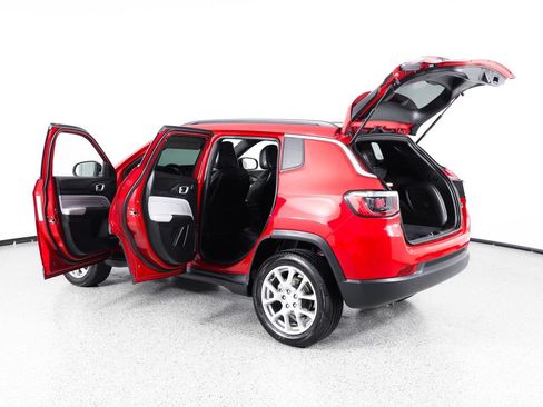 Used 2023 Jeep Compass Latitude w/ Sun and Sound Group AWD/4WD image 15