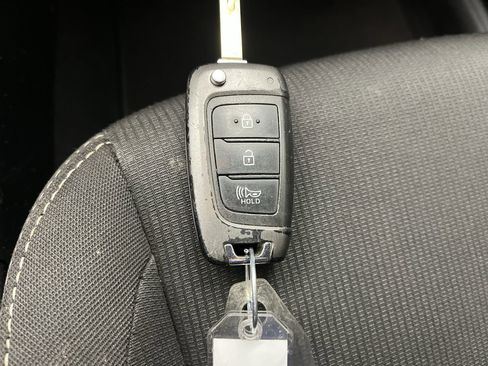 Used 2021 Hyundai Venue SEL image 20