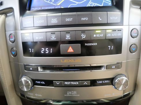 Used 2014 Lexus LX 570 4WD image 23